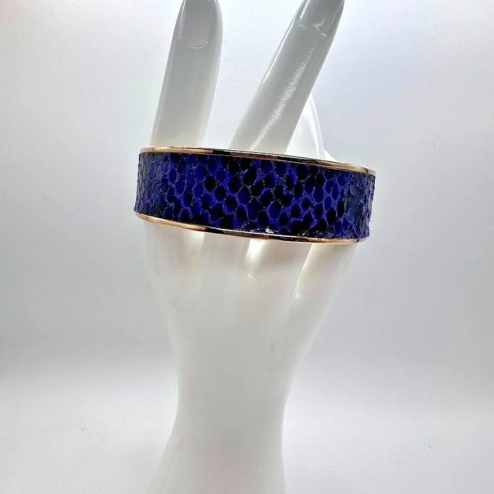 A V Max NYC Bracelet Purple Faux Reptile Skin Gold Tone .75‎ Wide Bangle